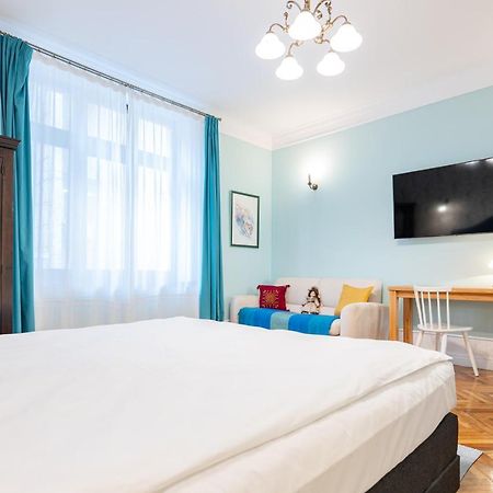 Old City Apartment Oradea Buitenkant foto