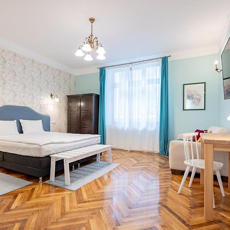 Old City Apartment Oradea Buitenkant foto