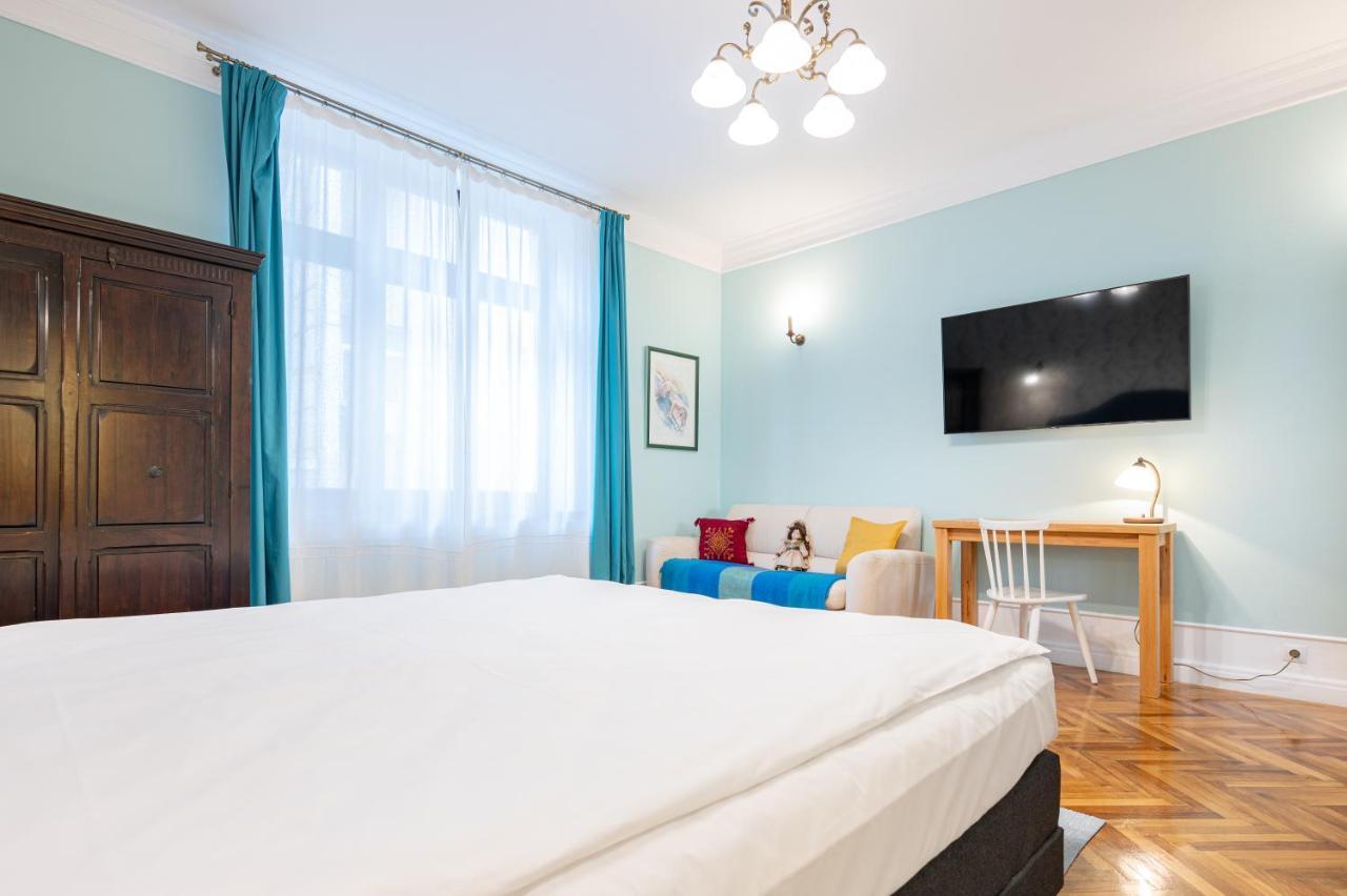 Old City Apartment Oradea Buitenkant foto
