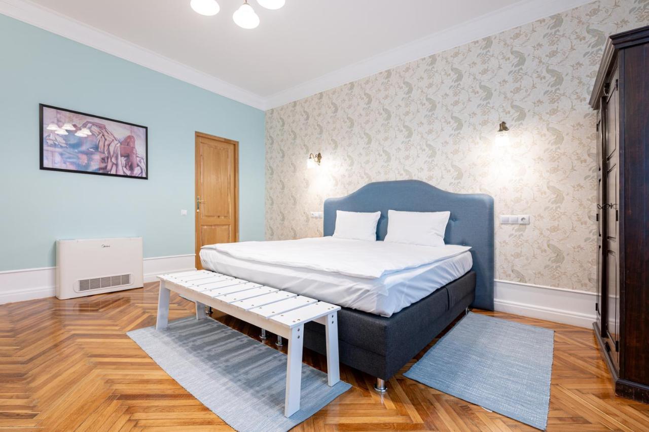 Old City Apartment Oradea Buitenkant foto
