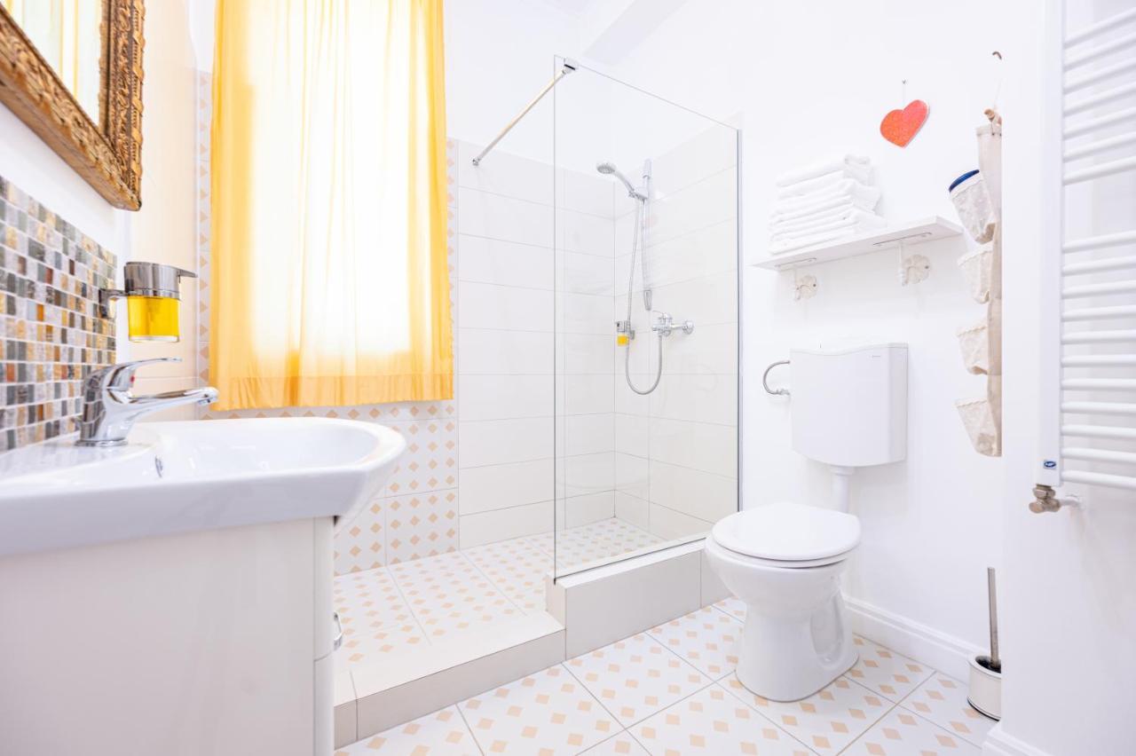 Old City Apartment Oradea Buitenkant foto